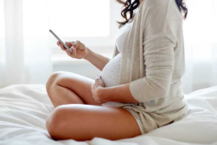 怀孕时玩手机