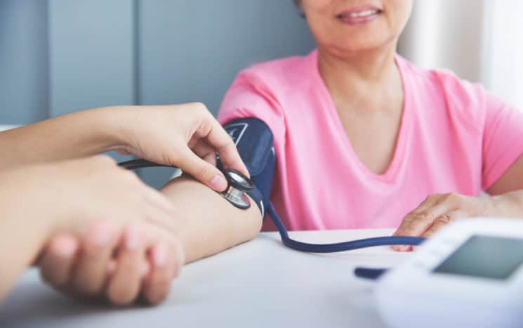 检查血压是否正常很重要